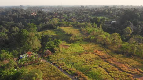 El-Paseo-De-La-Cresta-Cerca-De-Ubud-Durante-La-Puesta-De-Sol