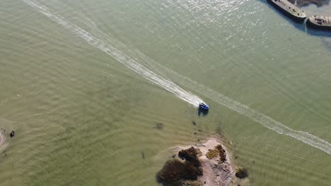 Un-Aerodeslizador-En-El-Río-Medway-En-Una-Tarde-Soleada-En-Invierno