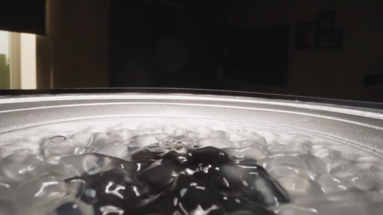 하이알루론산이  ⁇ 는 동안 음악을 재생하는 큰 스피커