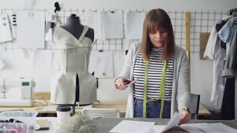 diseñador de moda en el trabajo