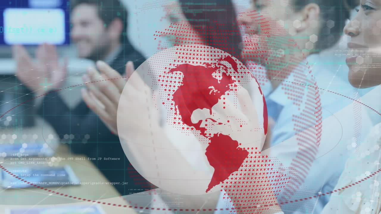 animación del globo y procesamiento de datos sobre sonrientes colegas de negocios aplaudiendo