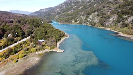 vista aérea de la carretera austral, ruta 7, una de las carreteras más famosas del mundo