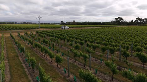 Vistazo-Rápido-De-Una-Autocaravana-Conduciendo-Por-La-Región-Vinícola-De-Marlborough,-Nueva-Zelanda