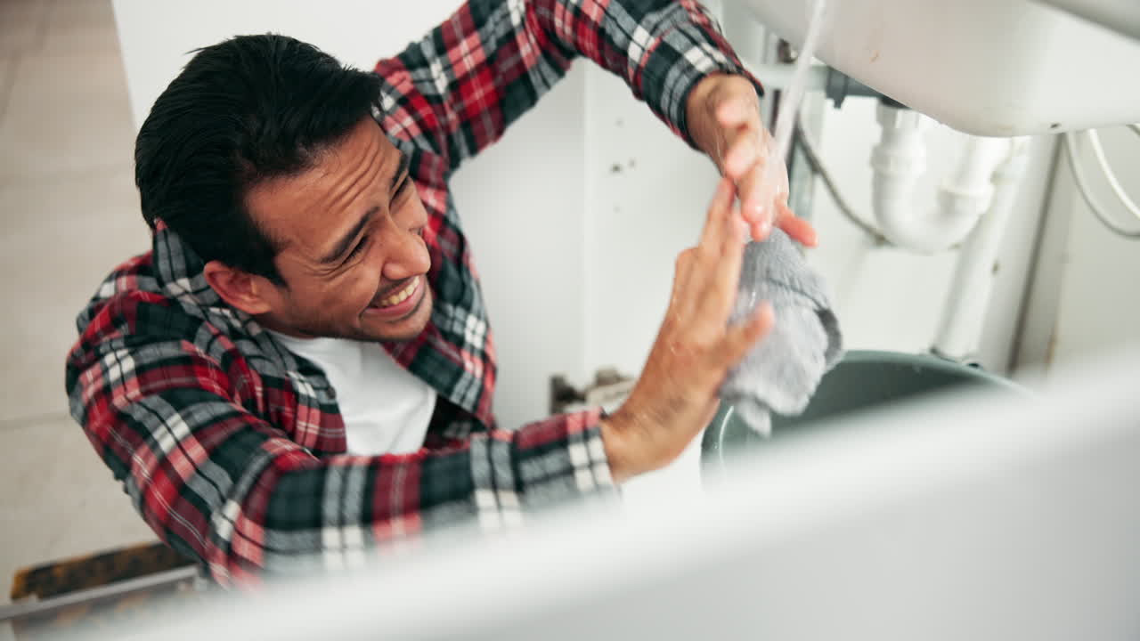 Man repairing a leaky sink