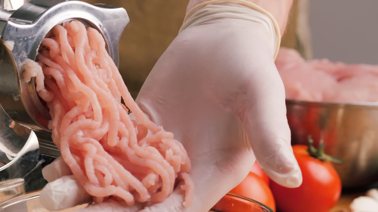 picado de pollo con molinillo de carne