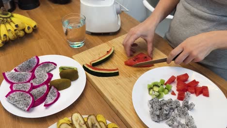 preparing a fruit smoothie