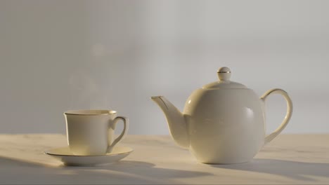 fotografía de estudio de hacer una taza de té británica tradicional usando una tetera 2