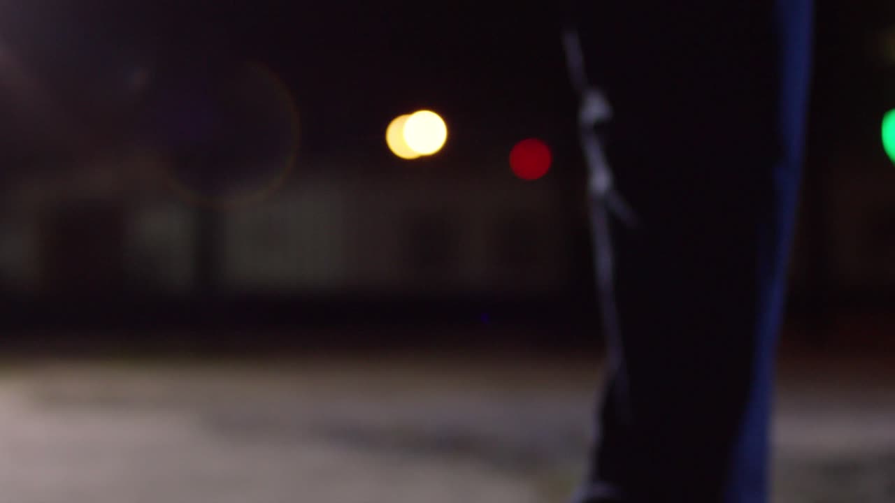 밤에 웨이트 리프팅