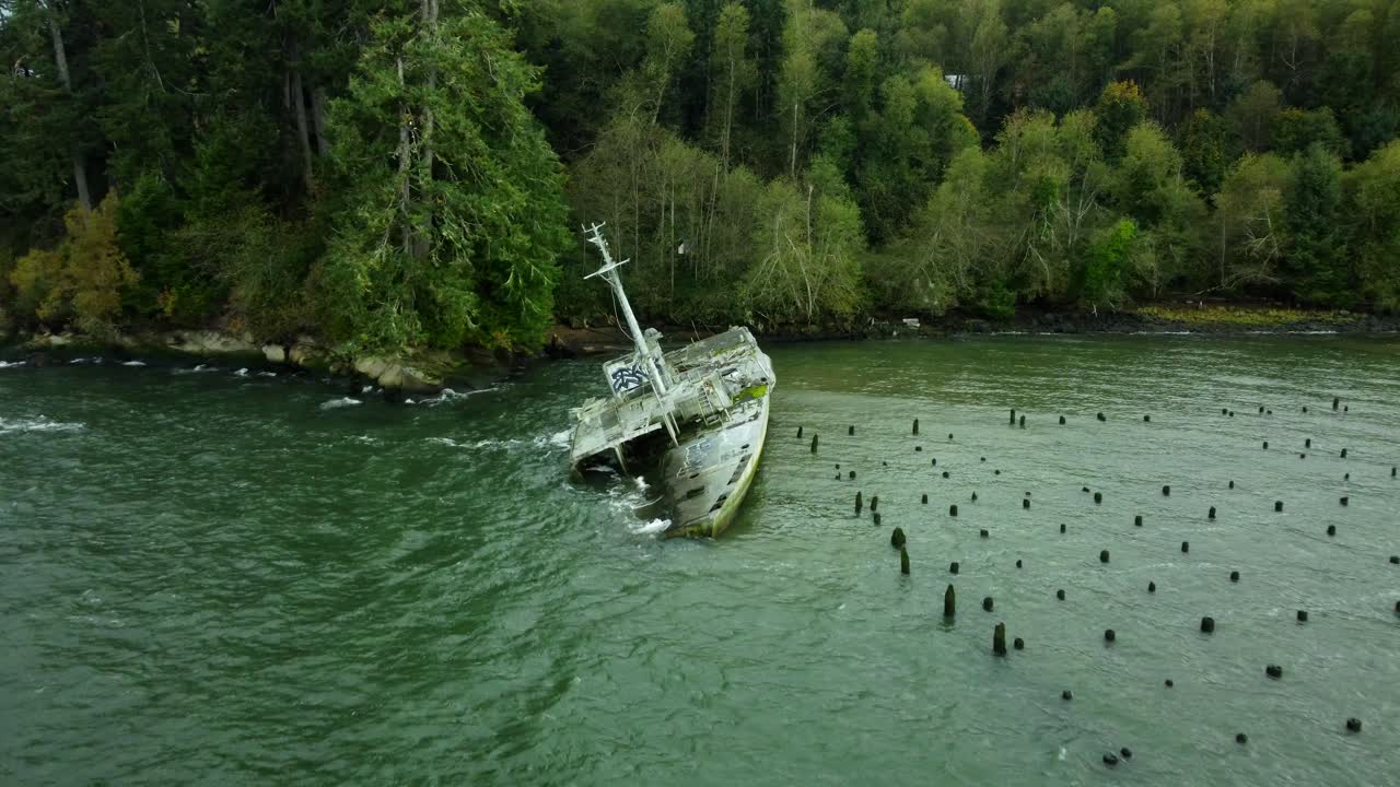 US, WA, Chinook, 2025-10-25 - Drone view of the wreck of the hydrofoil USS Plainview on the Columbia River