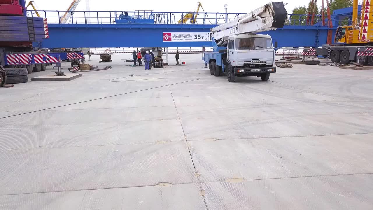 maquinaria pesada y mantenimiento de puentes