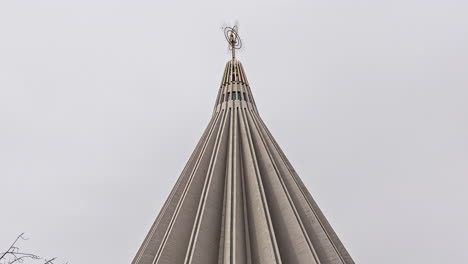 Low-angle-shot-of-church-of-the-madonna-of-tears-city-of-Syracuse-in-Sicily,-Italy-on-a-cloudy-day