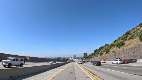 Fahren-Entlang-Der-Interstate-405-Im-Großraum-Los-Angeles-–-Hyperlapse-Aus-Der-Sicht-Des-Fahrers