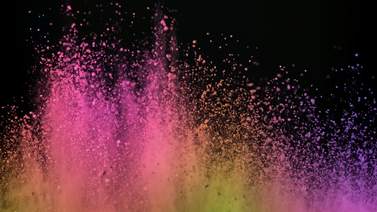 Explosión de polvo de colores en cámara lenta sobre fondo negro