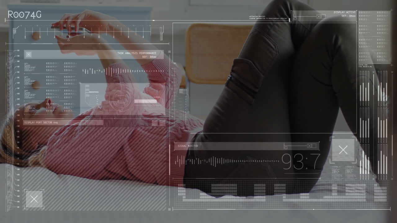 침대에 누워서 스마트폰을 사용하는 여성, 데이터 처리 애니메이션