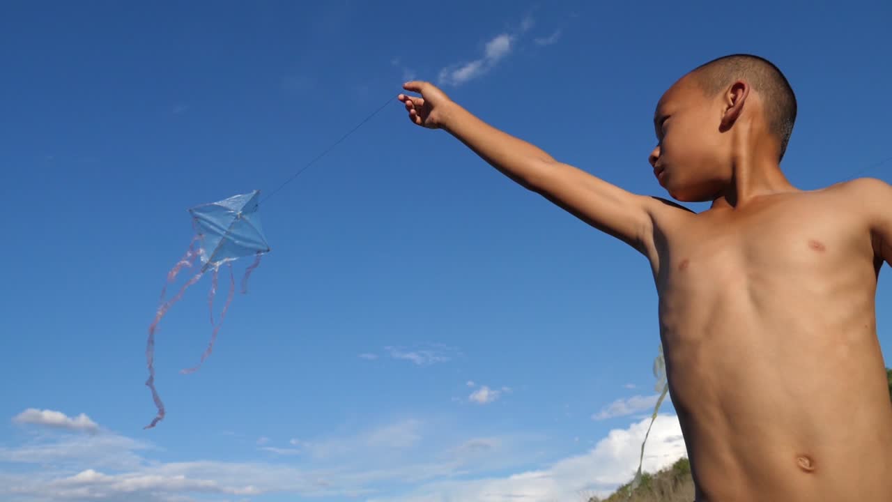 Kite를 날리는 소년