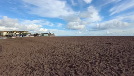 Panning-right-shot-of-Teignmouth-beach-in-Devon-on-a-beautiful-sunny-day