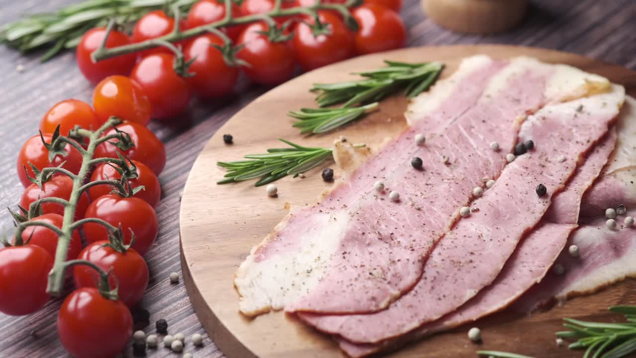 Sliced Bacon with Rosemary and Tomatoes