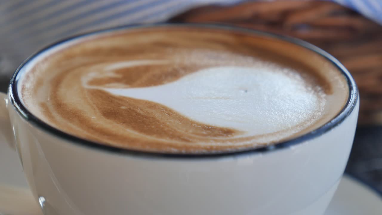 라테 아트의 클로즈업