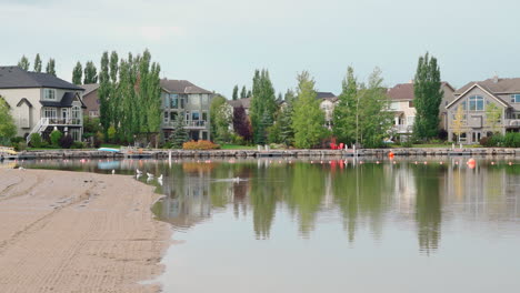 playa privada con casa frente al lago en una bonita comunidad