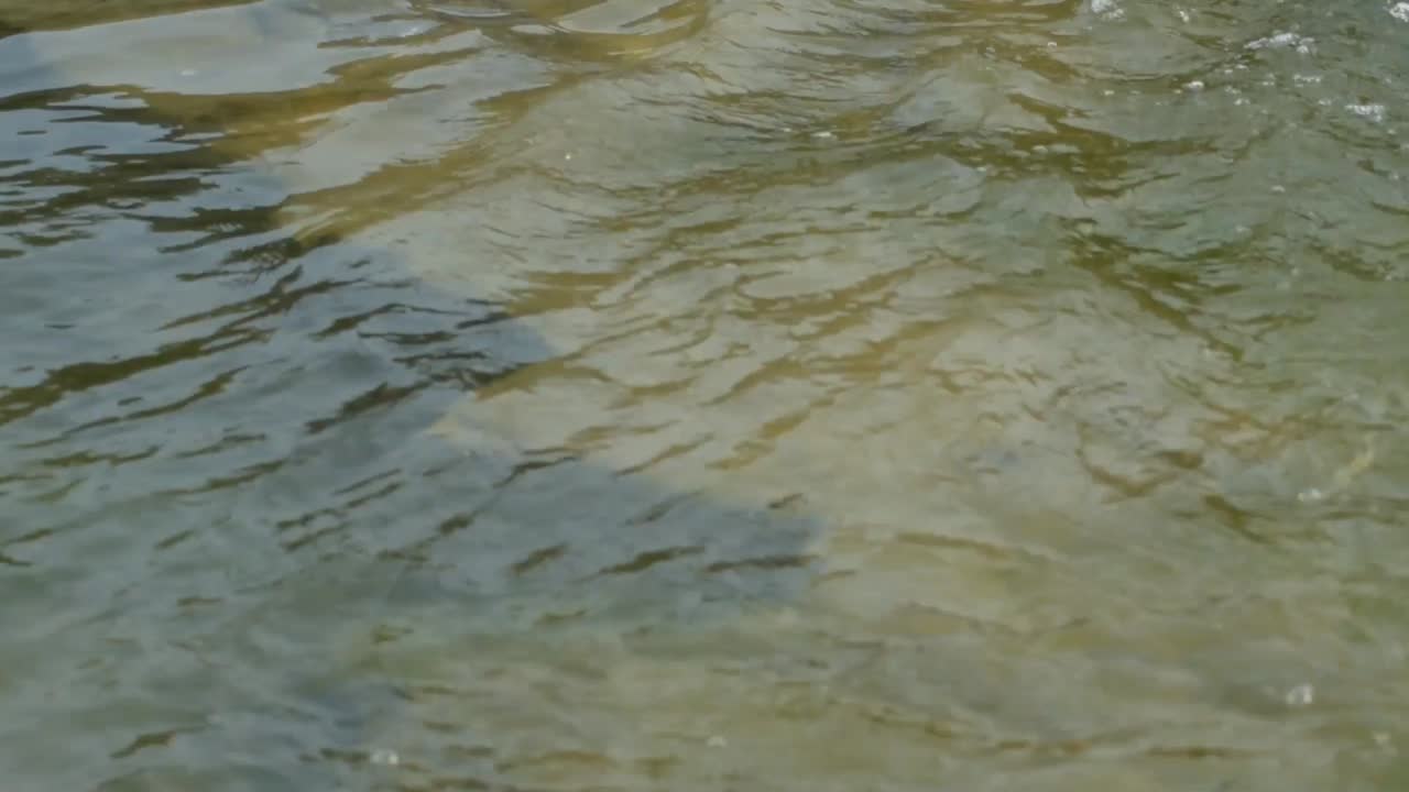 detalle de un ligero movimiento de agua