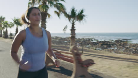 Mujer-De-Talla-Grande-En-Carrera-De-Fitness