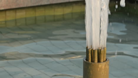 imágenes en cámara lenta de la fuente de agua, 120 fps imágenes de 4k