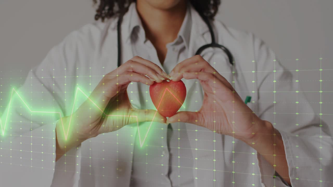 Ärztin richtet rotes Herzmodell aus, während EKG-Wellenform eingeblendet wird und Herzversorgung hervorhebt
