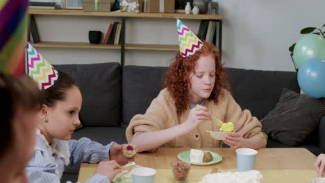 gente en una fiesta de cumpleaños