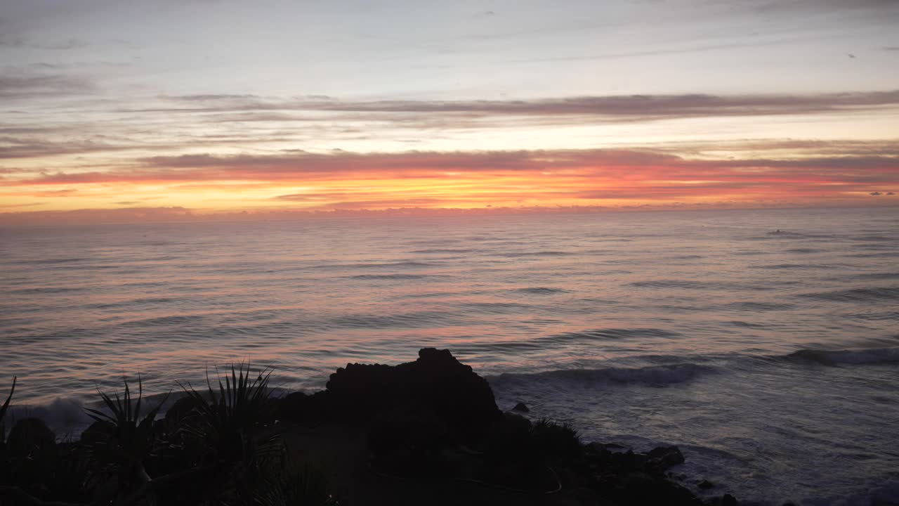 El amanecer sobre el océano