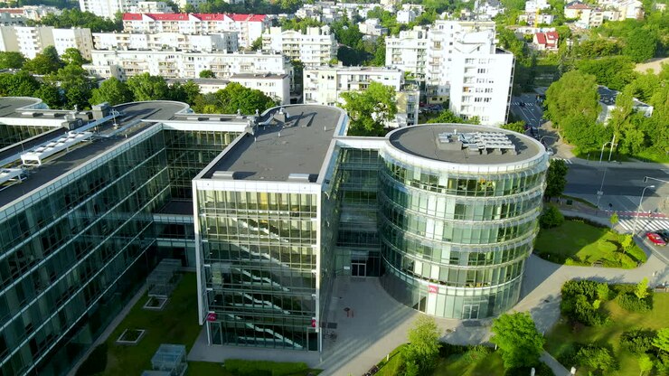 PPNT Business Center con edifici moderni in una giornata di sole a Gdynia, Polonia