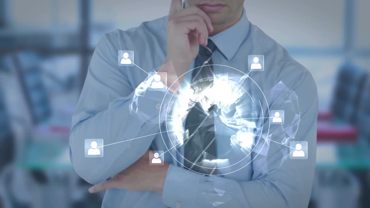 hombre de negocios usando una pantalla de interfaz futurista