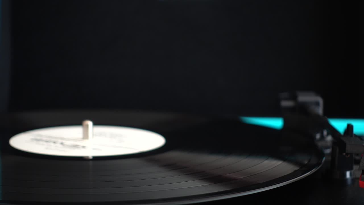 Platespiller. Nål på en vinylplate.