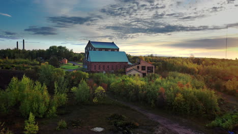 un antiguo edificio minero en el norte de michigan