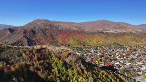 Arrowtown-Township:-Drohnenenthüllung-Einer-Siedlung,-Touristenattraktion