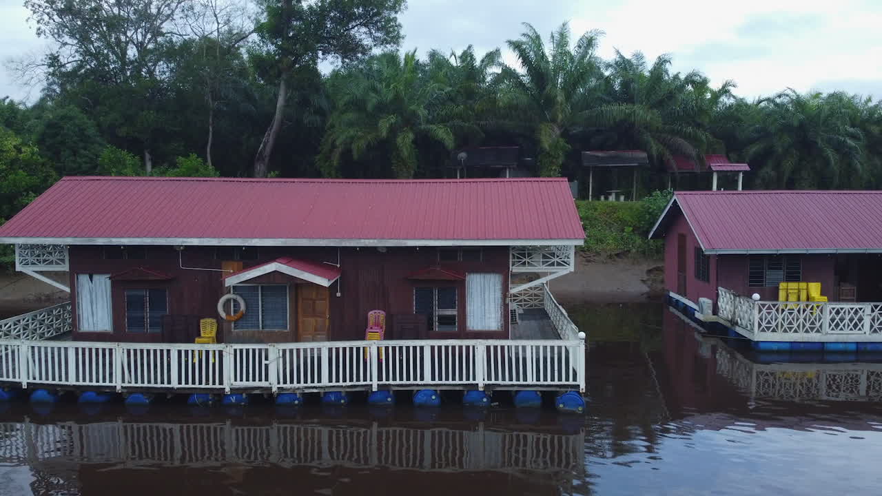 toma panorámica de casas flotantes en romin pahang, malasia
