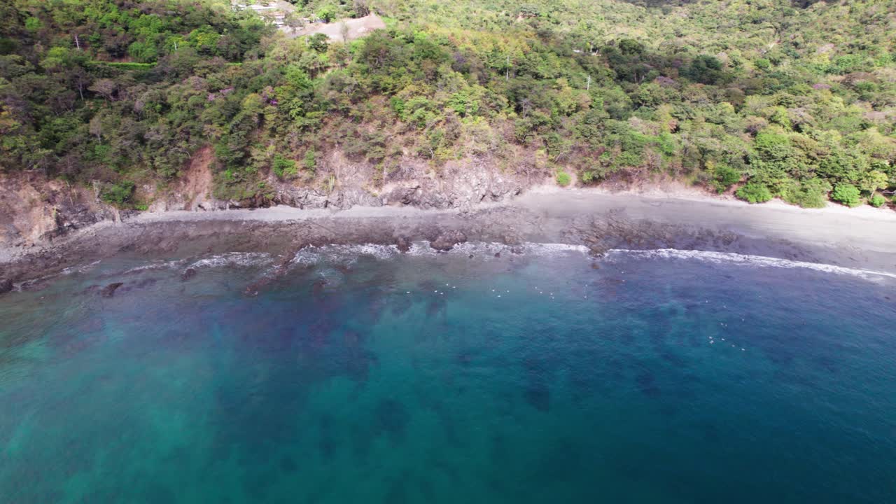 hermosa playa llamada playa prieta, ubicada en la costa pacífica de costa rica