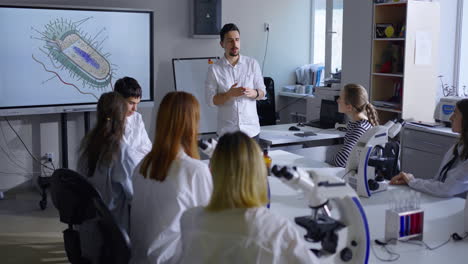 biology class with students learning in a laboratory