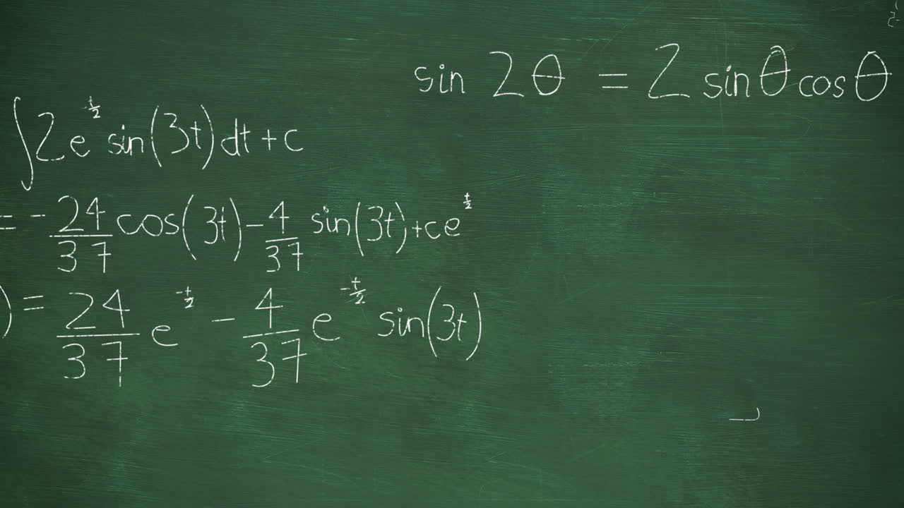 cálculos matemáticos escritos en tiza flotando sobre el fondo verde de la pizarra 4k