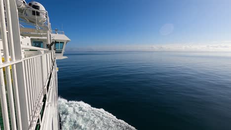 boat goes through the ocean