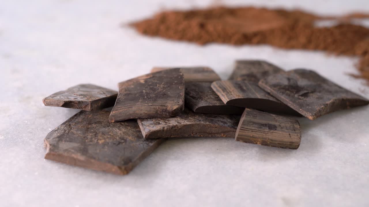 el licor de chocolate es masa de cacao pura en forma sólida o semisólida