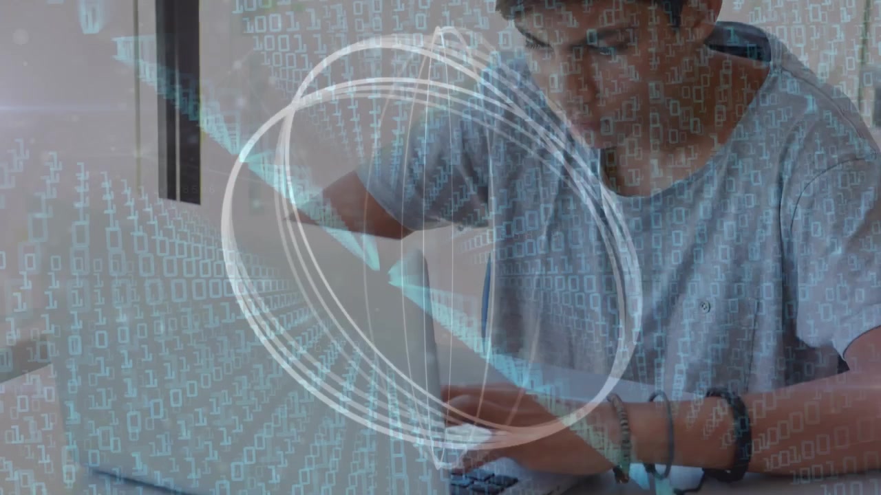 Animazione di elaborazione dati su un ragazzo caucasico che usa un computer portatile