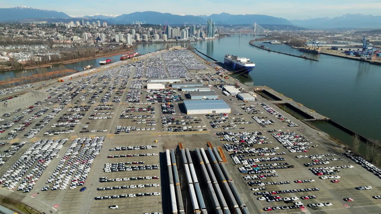 Terminal Mobil Annacis di Pelabuhan Vancouver, British Columbia, Kanada. Pemandangan Udara.