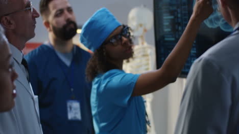 medical team discussing brain scan