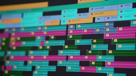 Videobearbeitung.-Scrollen-Durch-Eine-Komplexe-Zeitleiste.-Bildschirm-Hautnah