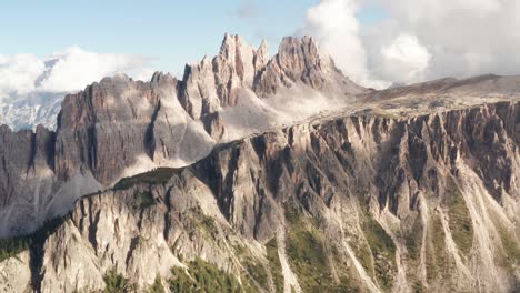 Aerial-view-of-sunny-day-over-Croda-da-Lago-in-Dolomites,-Italy