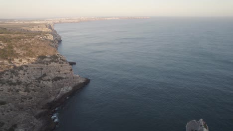 Idyllischer-Blick-Auf-Die-Küste-Von-Sagres