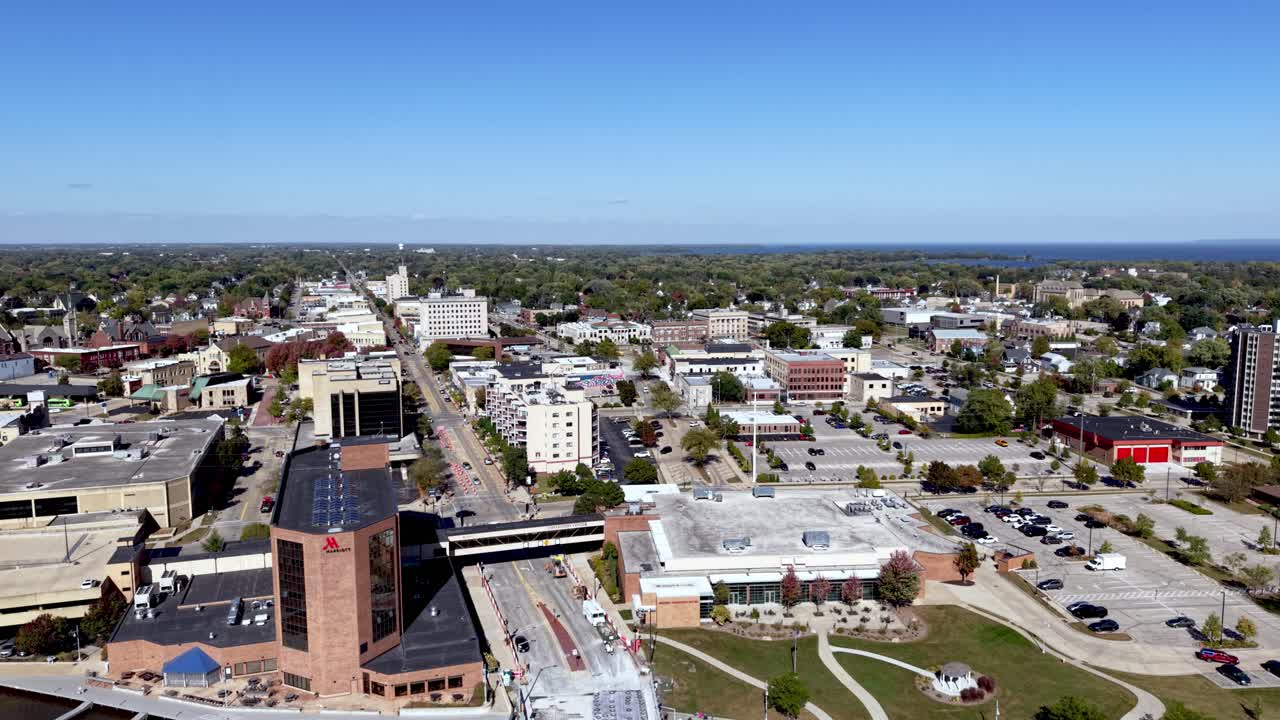 오시코시 위스콘신을 향해 하늘에서 날아가는 모습