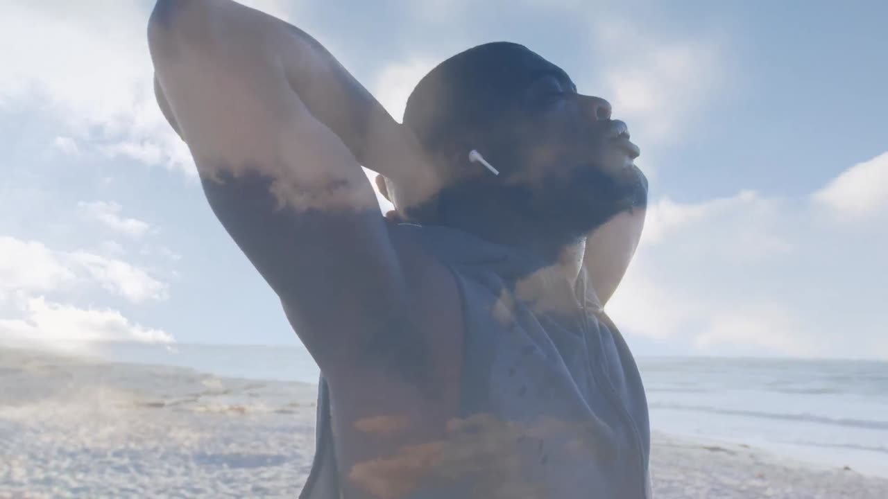 해변에  ⁇ 어있는 아프리카계 미국인 남자의 운동 위의 구름의 애니메이션