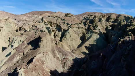 Rock-formations-in-Rainbow-Basin-Natural-area