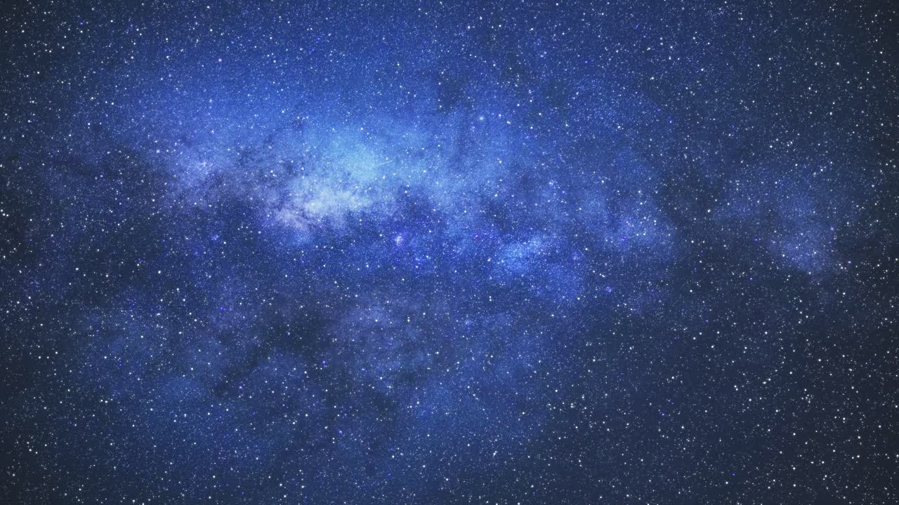 파란 안드로메다 은하 내의 별이 가득한 공간을 여행합니다.